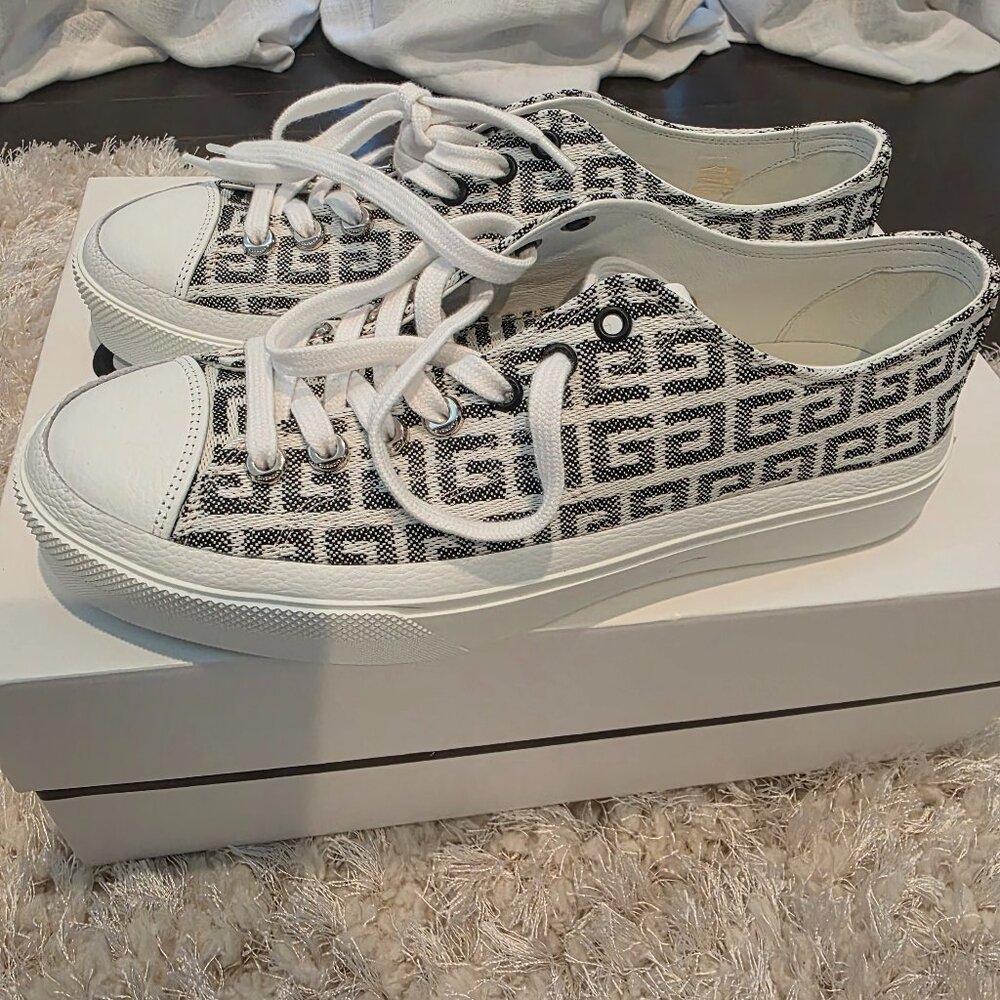 Givenchy City low top sneaker (womens)